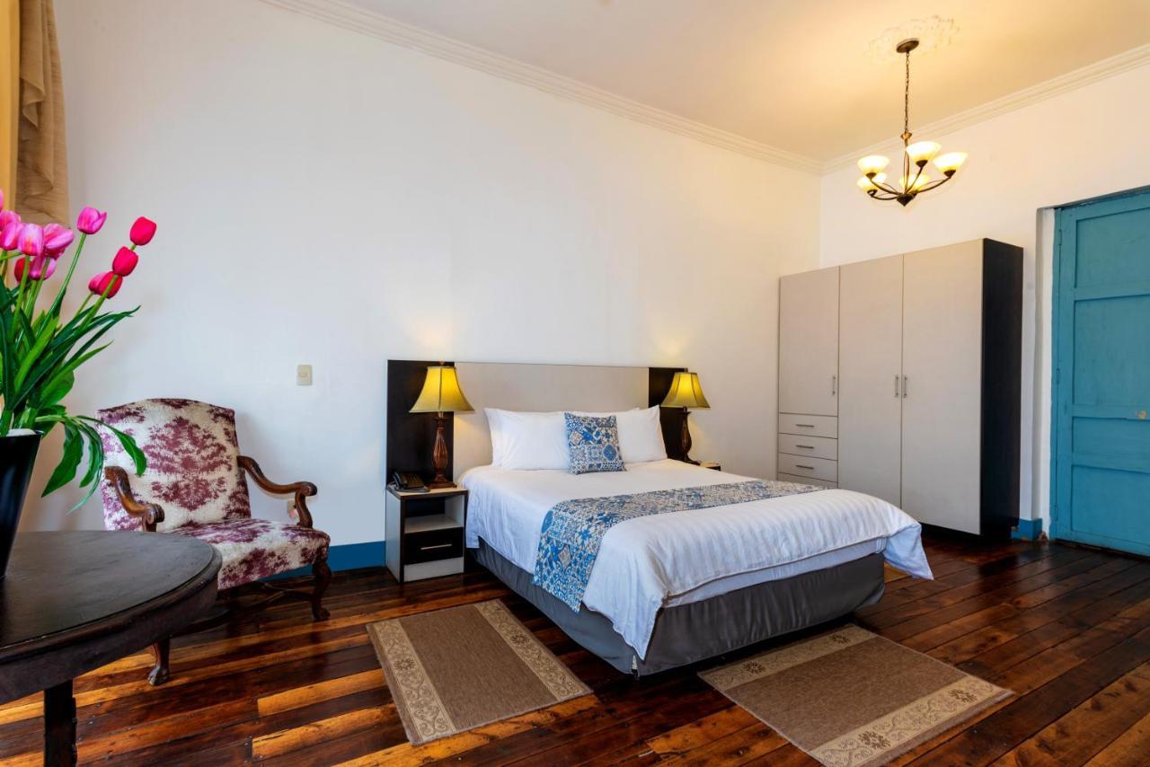 Del Parque Hotel & Suites Куэнка Экстерьер фото