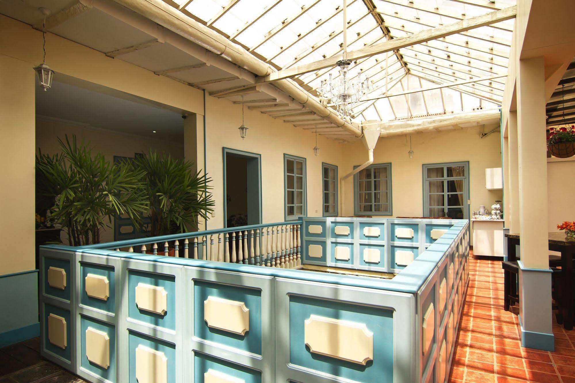 Del Parque Hotel & Suites Куэнка Экстерьер фото